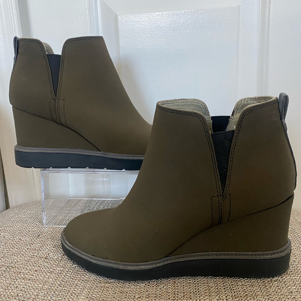 Dr. Scholl's Comfortable Wedge Ankle Boots, Women's Size 7M Green/Olive